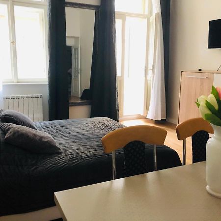 Modern Cozy Apartment In Central פראג מראה חיצוני תמונה