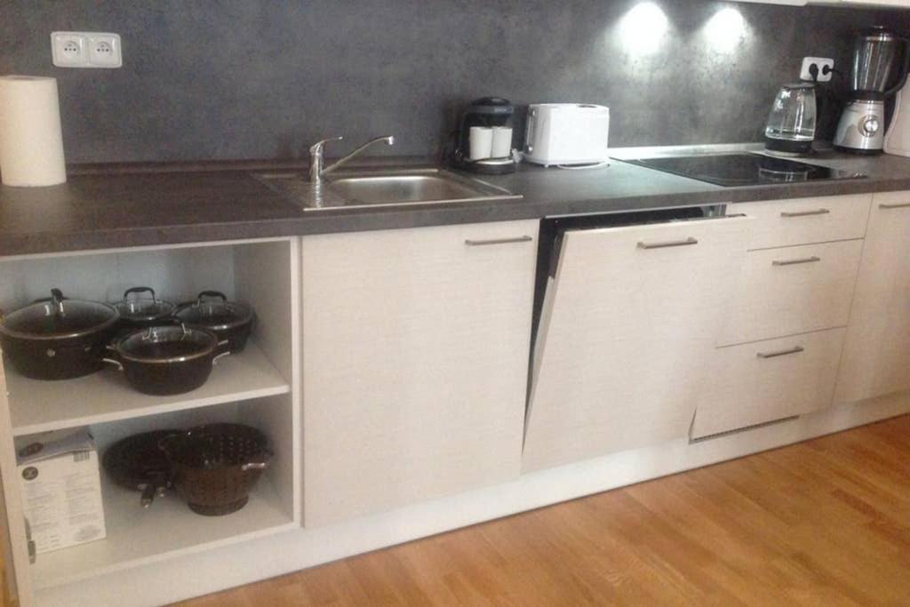 Modern Cozy Apartment In Central פראג מראה חיצוני תמונה