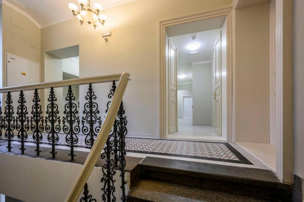 Modern Cozy Apartment In Central פראג מראה חיצוני תמונה